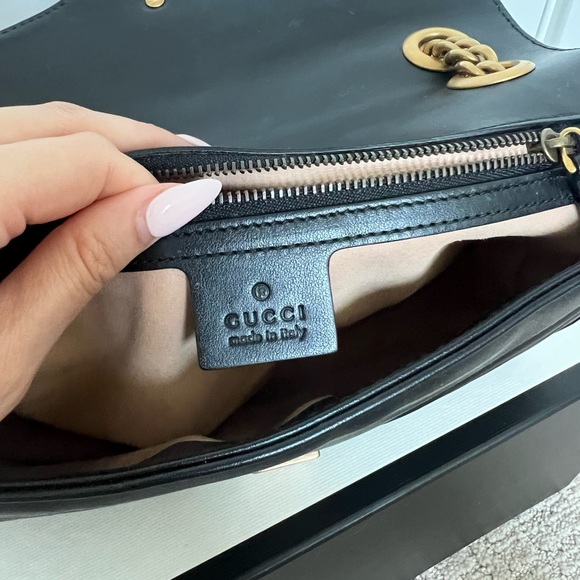 Gucci GG MARMONT MEDIUM SHOULDER BAG - BLACK - Picture 6 of 10